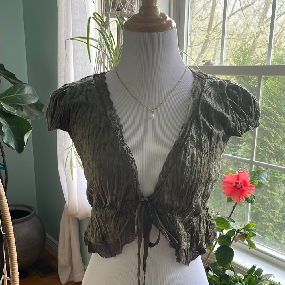 Xhilaration Green Ruched Tie Front Blouse